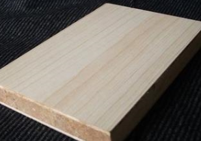 松木生態(tài)板的板柸還要進(jìn)行分層
